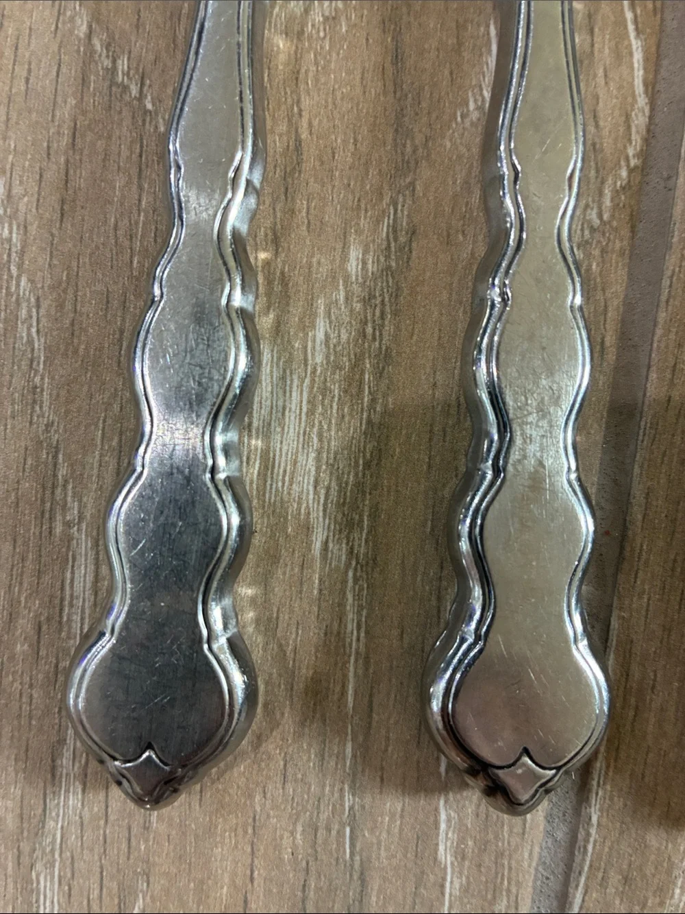 Oneida Silver Scalloped Handle Butter Knives, Set of 8